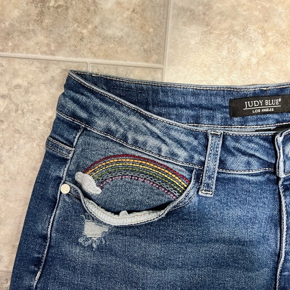 Judy Blue Distressed Blue Jeans - Picture 3 of 8